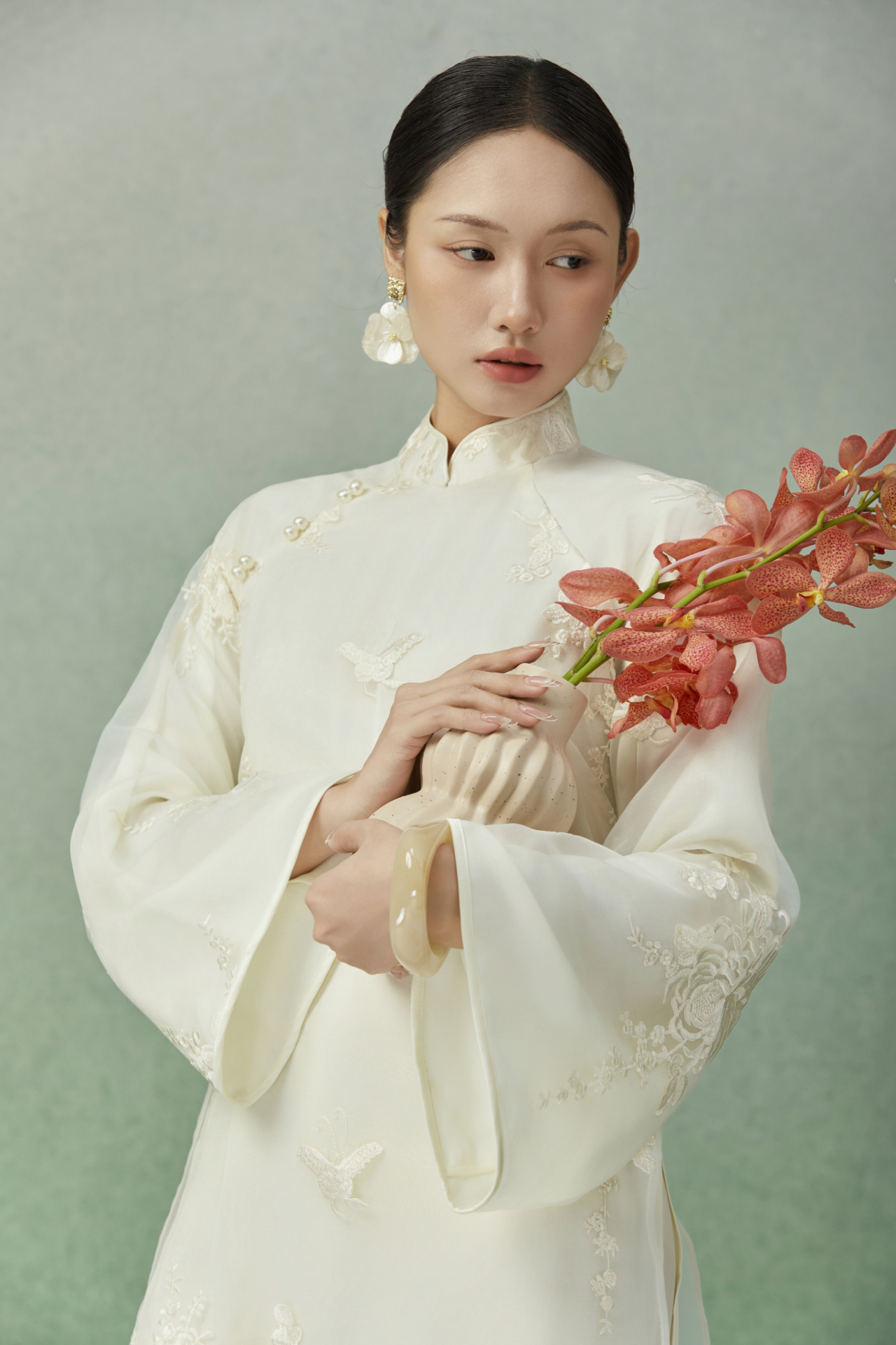 Áo Dài Bạch Cúc Tâm