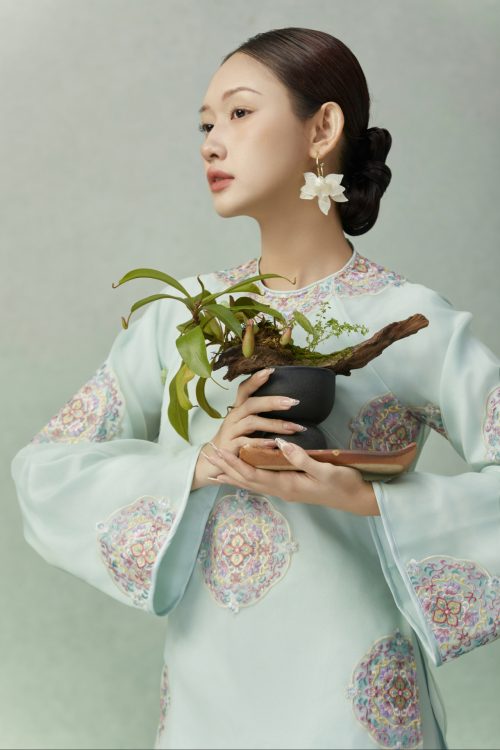 Áo Dài Ngọc Lam Uyên Cổ Tròn